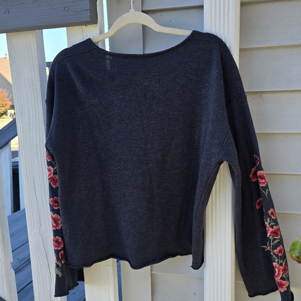 American Eagle Sweater - Picture 4 of 10